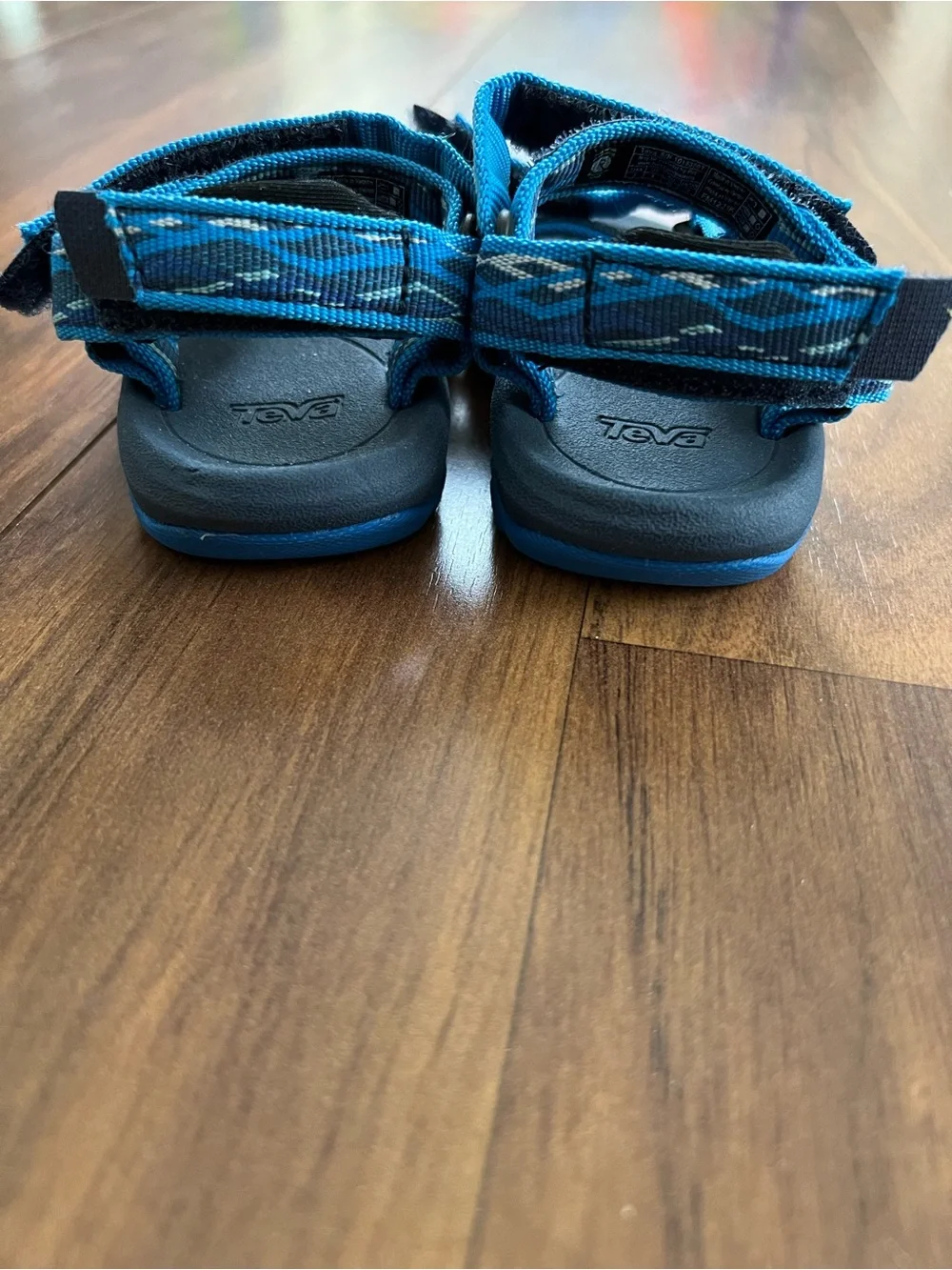 Pre-owned Teva toddler sandals in blue size 5
